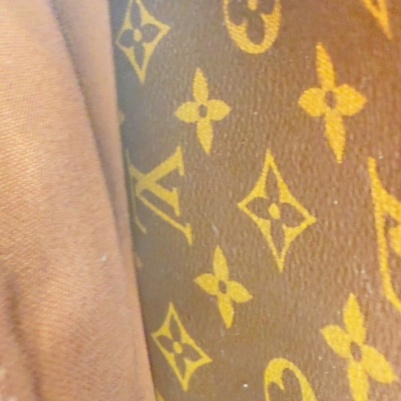 Louis Vuitton Authentic Solognes Crossbody - Picture 12 of 12